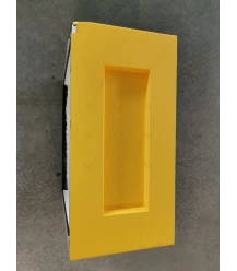 Tweedekans: Broedkamer spaarkast geel gelakt polystyreen met vliegopeningen