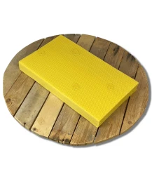 [OUD] Bijenwasraat voor kaarsen rollen 1kg (verschillende maten)